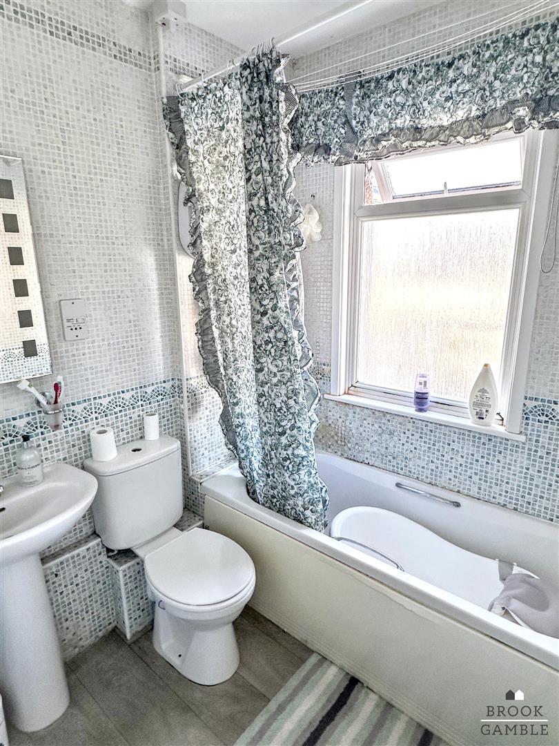 2 Bedroom House - Mid Terrace. Ashford Road in Eastbourne,  13